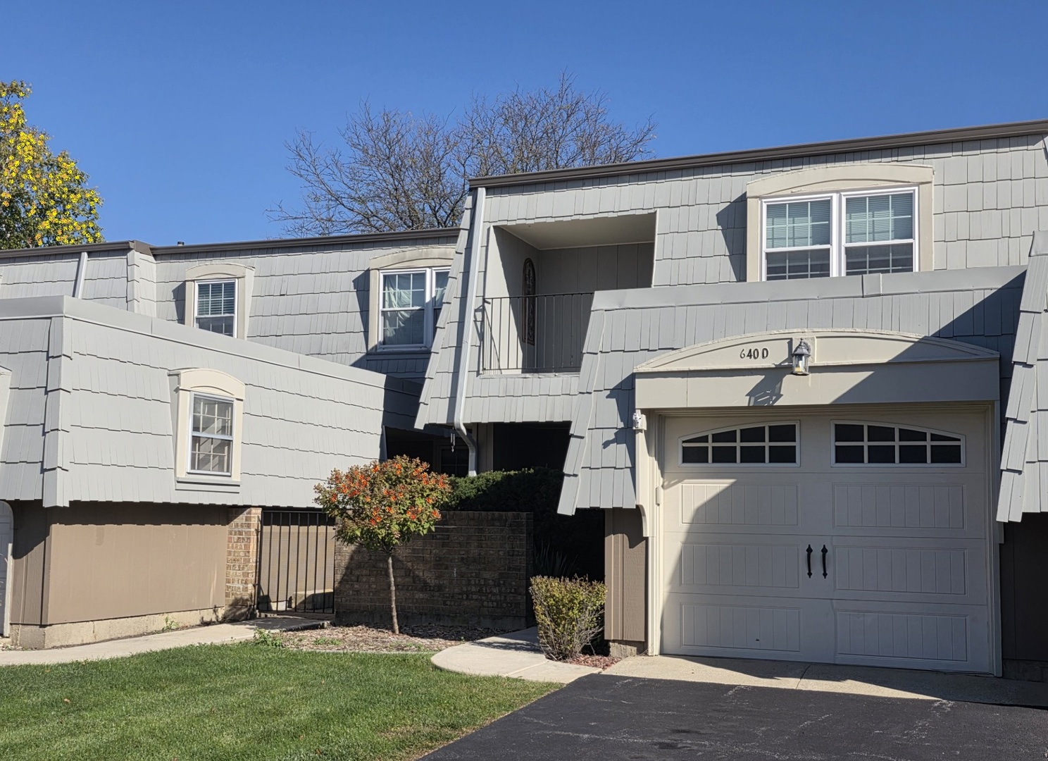 640 Burgundy Court D Property Photo 1