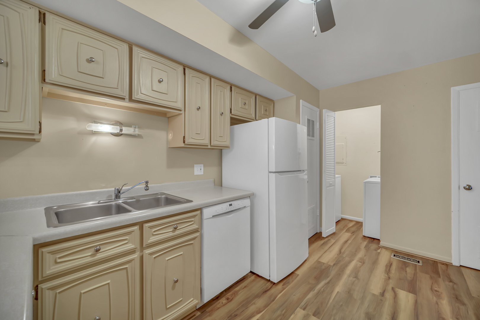 640 Burgundy Court D Property Photo 10
