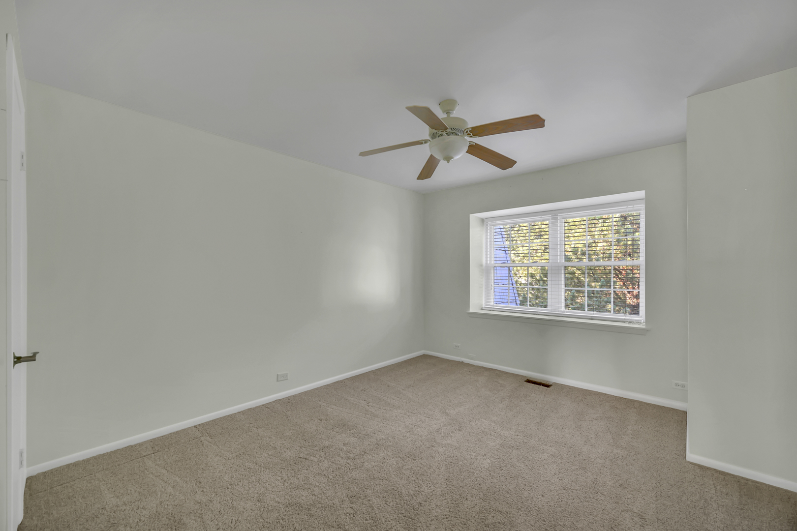 640 Burgundy Court D Property Photo 14