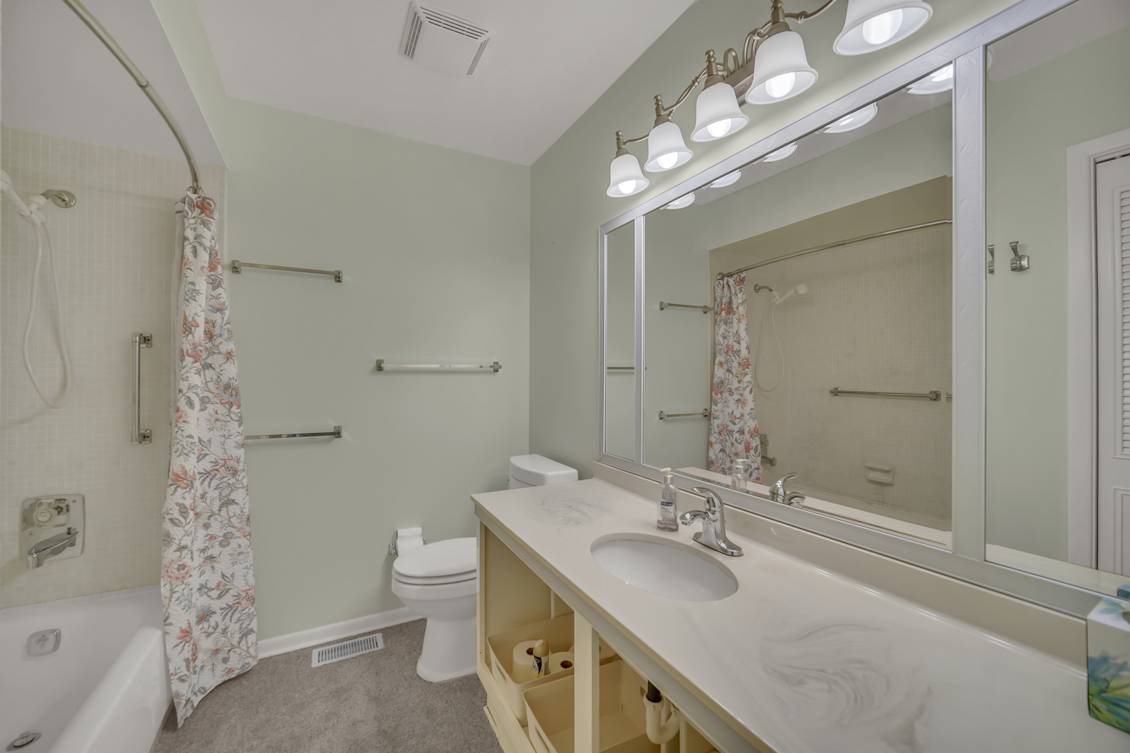 640 Burgundy Court D Property Photo 17