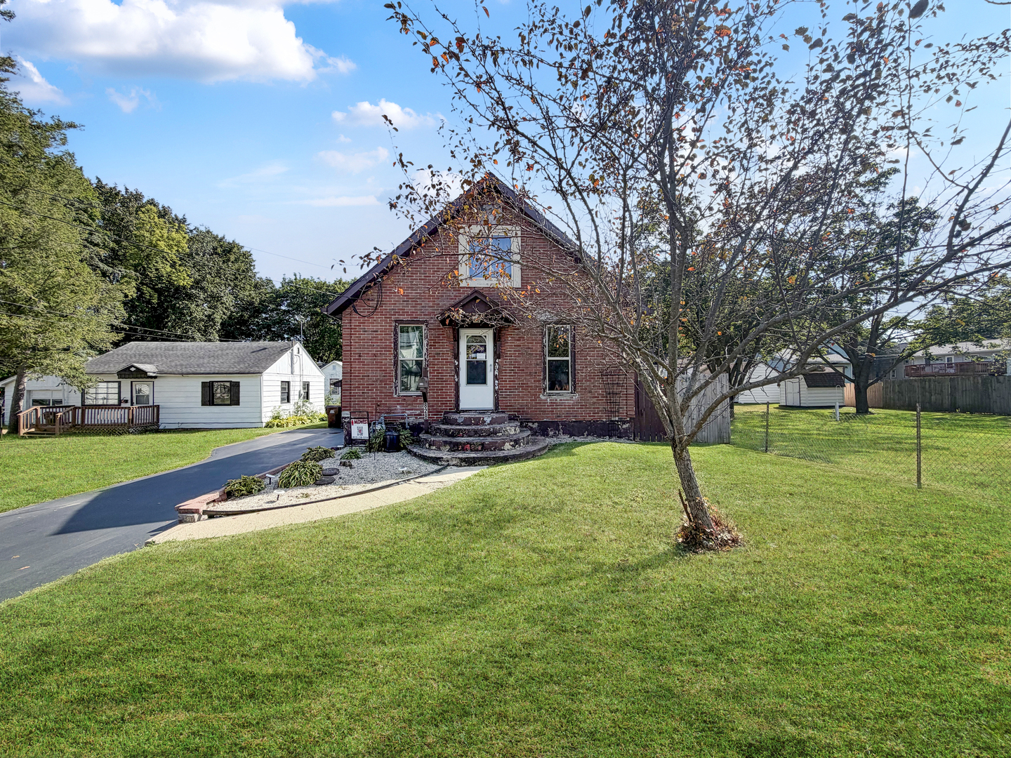 828 S Adams Avenue Property Photo 1
