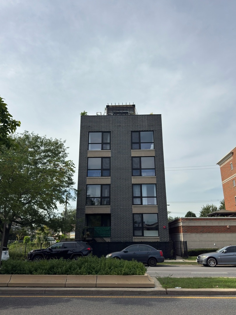 5914 N Lincoln Avenue 2E Property Photo 1