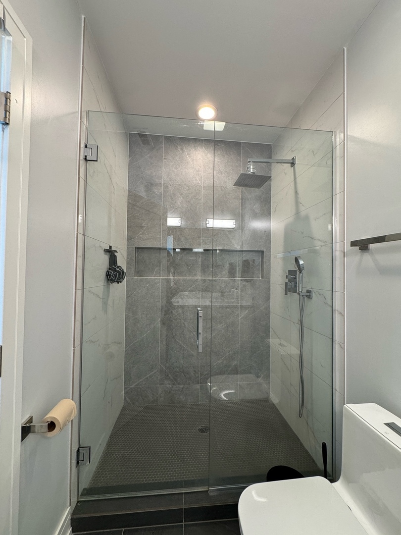5914 N Lincoln Avenue 2e Property Photo 9