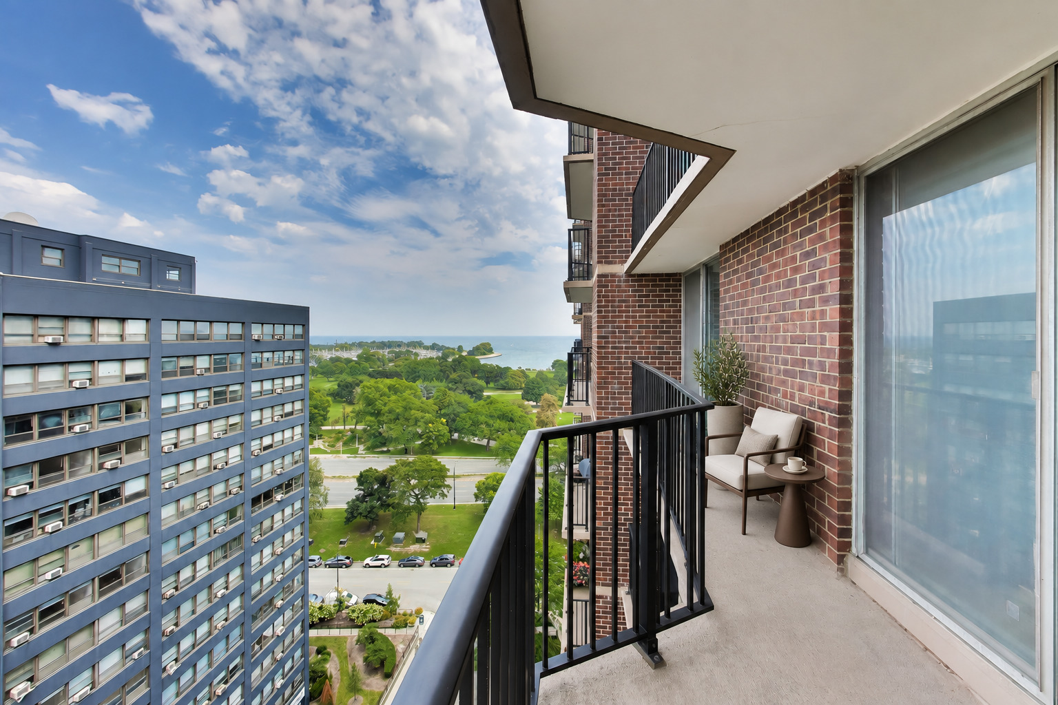 4170 N Marine Drive 16h Property Photo 2