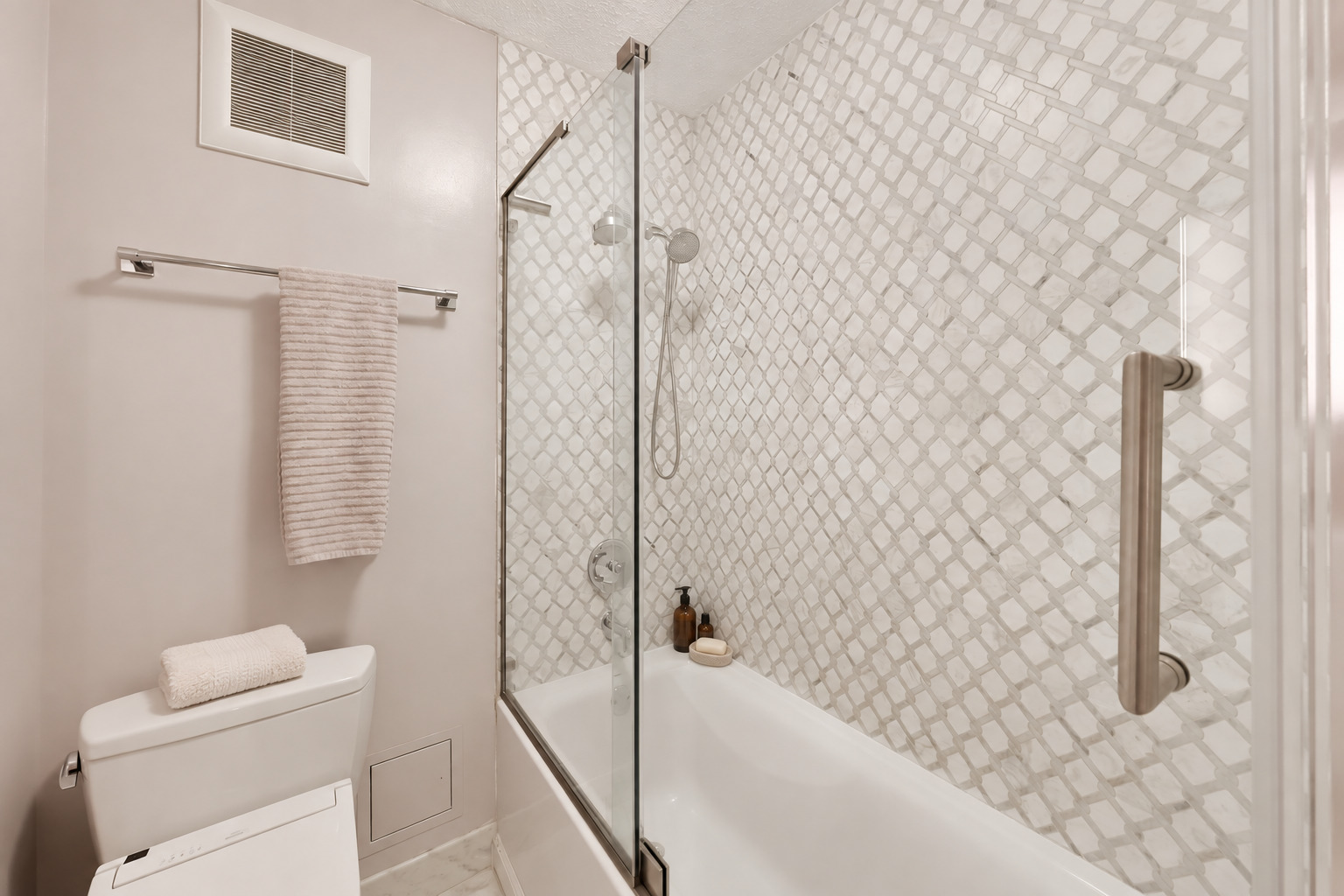 4170 N Marine Drive 16h Property Photo 16