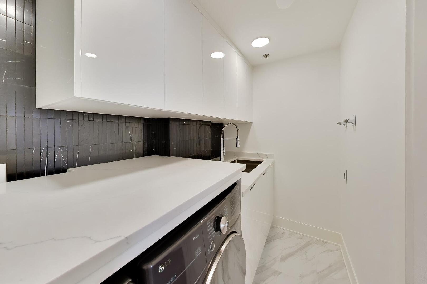 950 N Michigan Avenue 3103 Property Photo 44