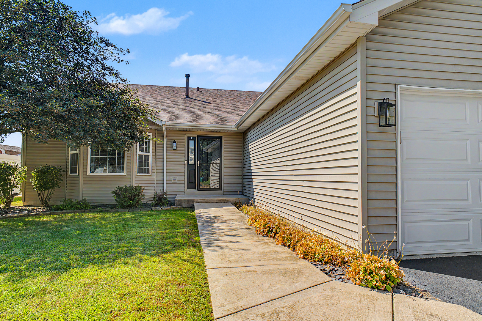1717 Parkside Drive Property Photo 2