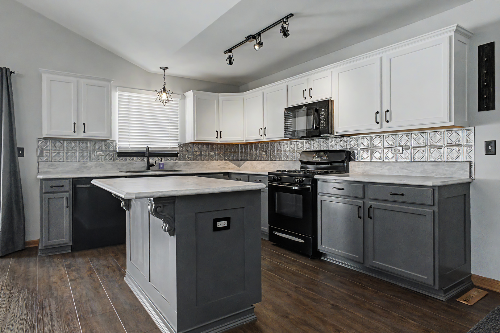 1717 Parkside Drive Property Photo 10