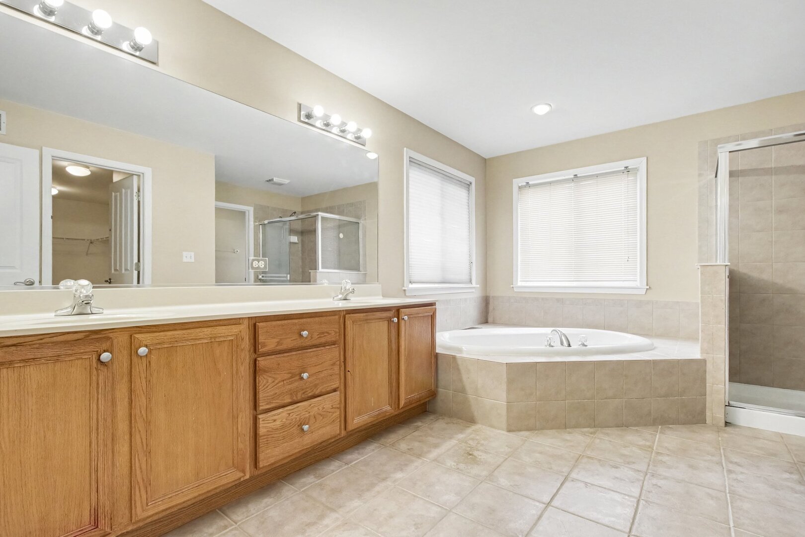1530 S Lancaster Lane Property Photo 18