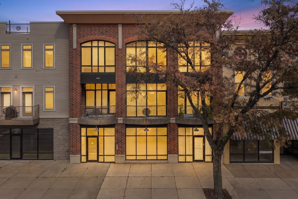 1605 2nd Avenue Property Photo 1