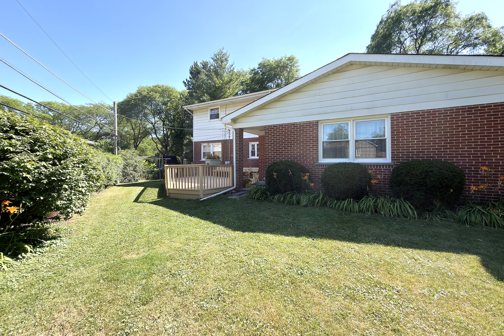 2022 E Woodview Drive Property Photo 7