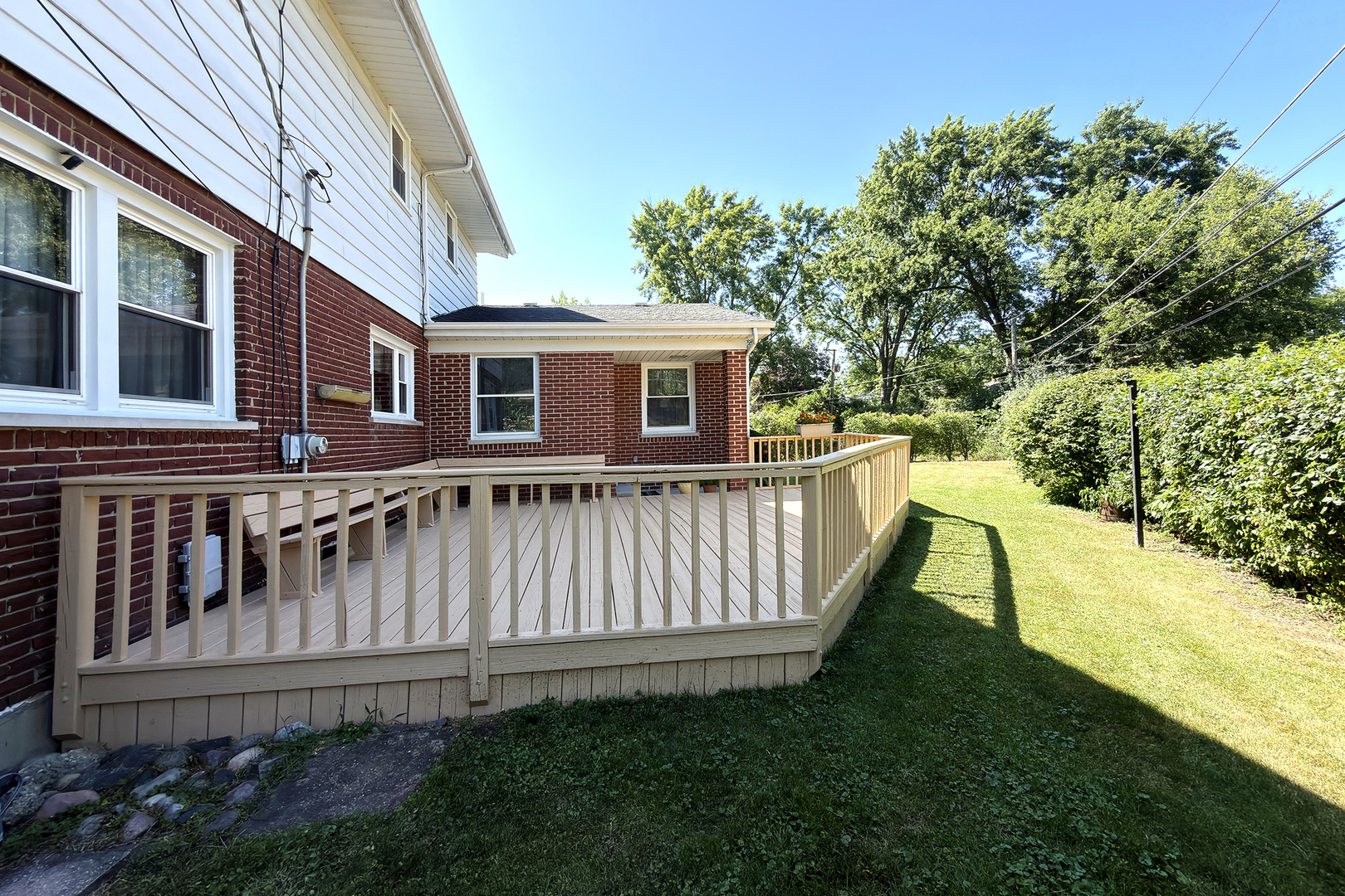 2022 E Woodview Drive Property Photo 8