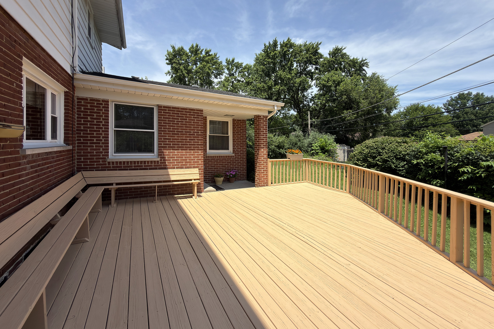 2022 E Woodview Drive Property Photo 9