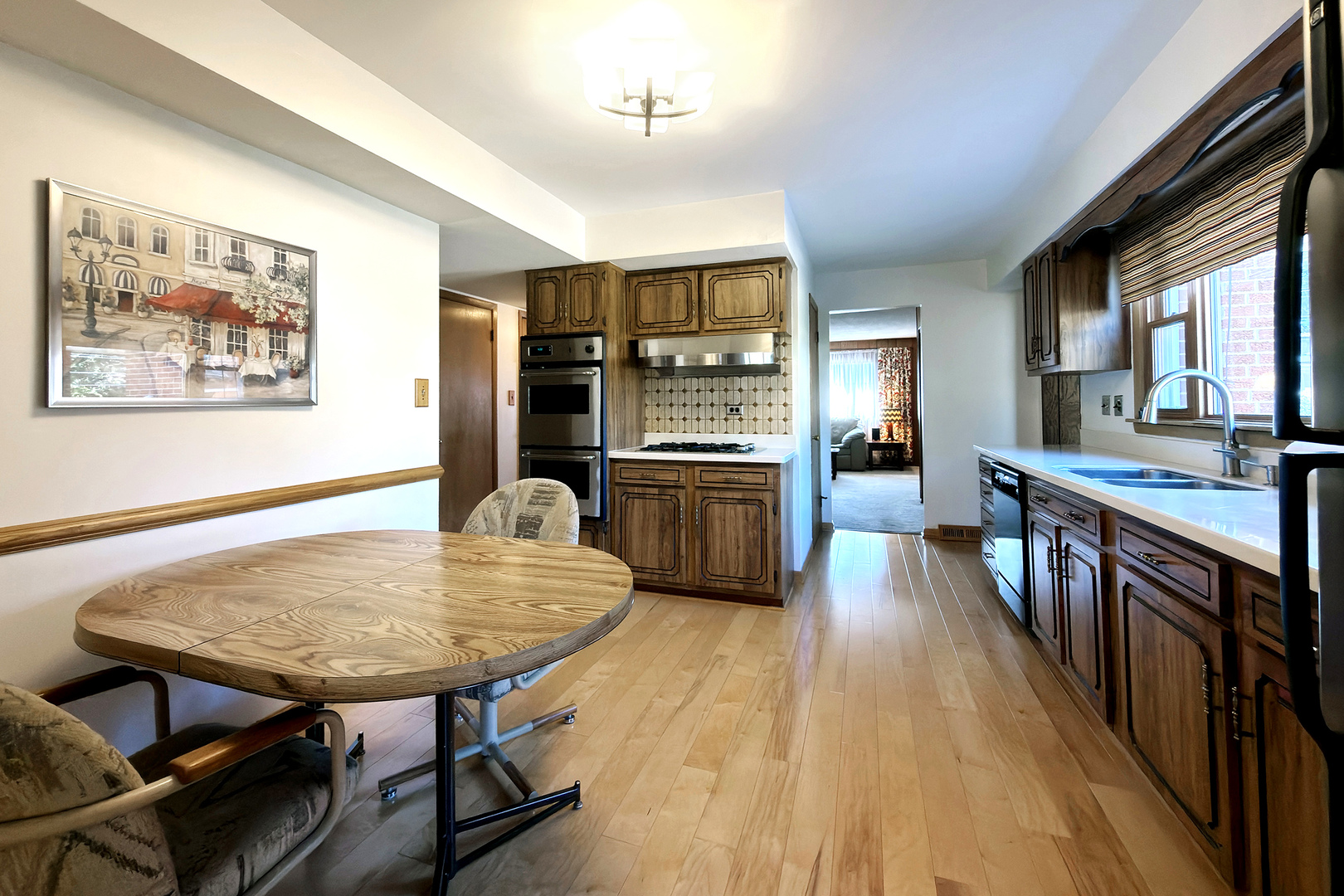 2022 E Woodview Drive Property Photo 16