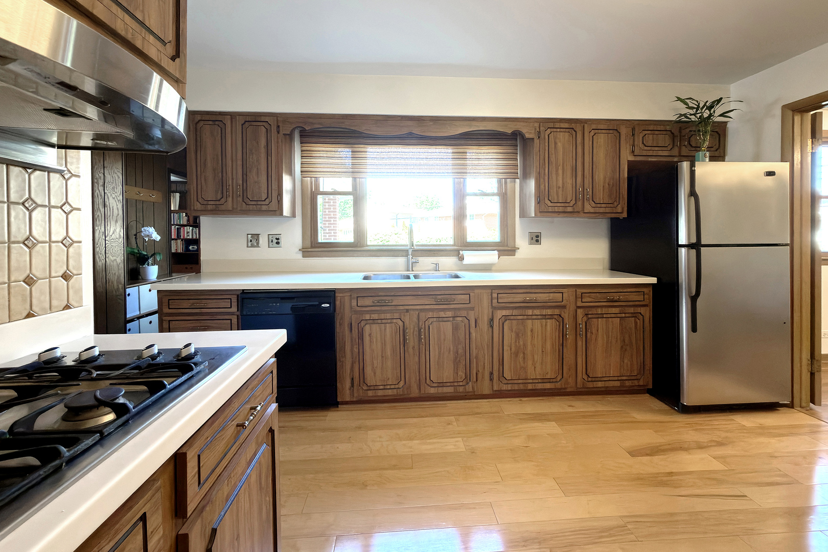 2022 E Woodview Drive Property Photo 17