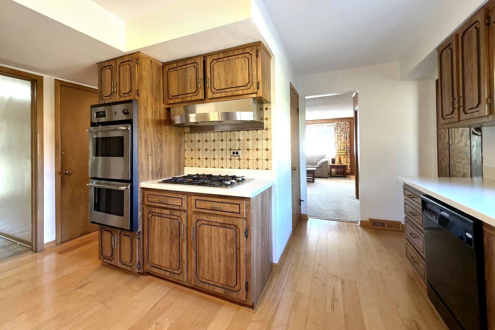 2022 E Woodview Drive Property Photo 18