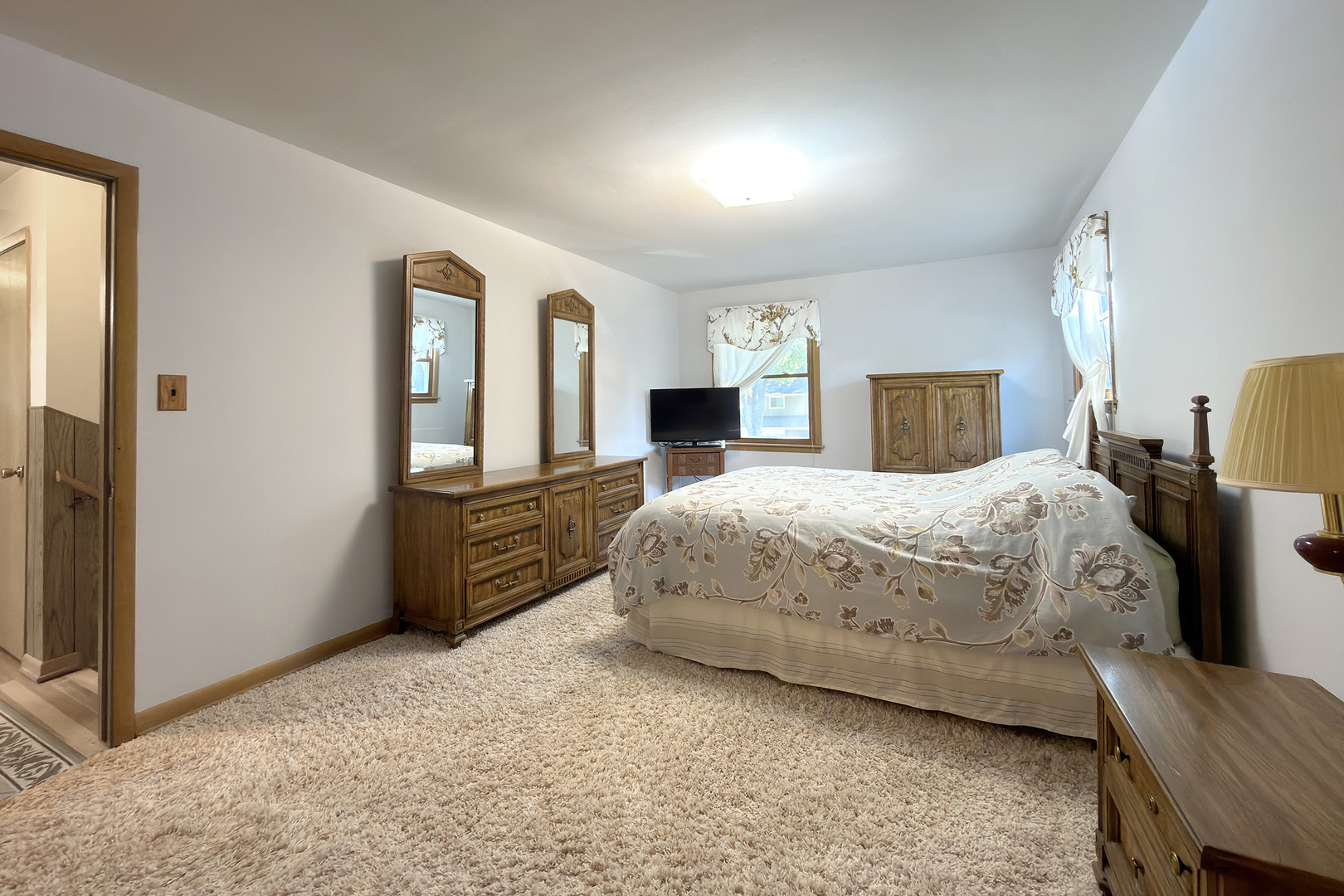 2022 E Woodview Drive Property Photo 28