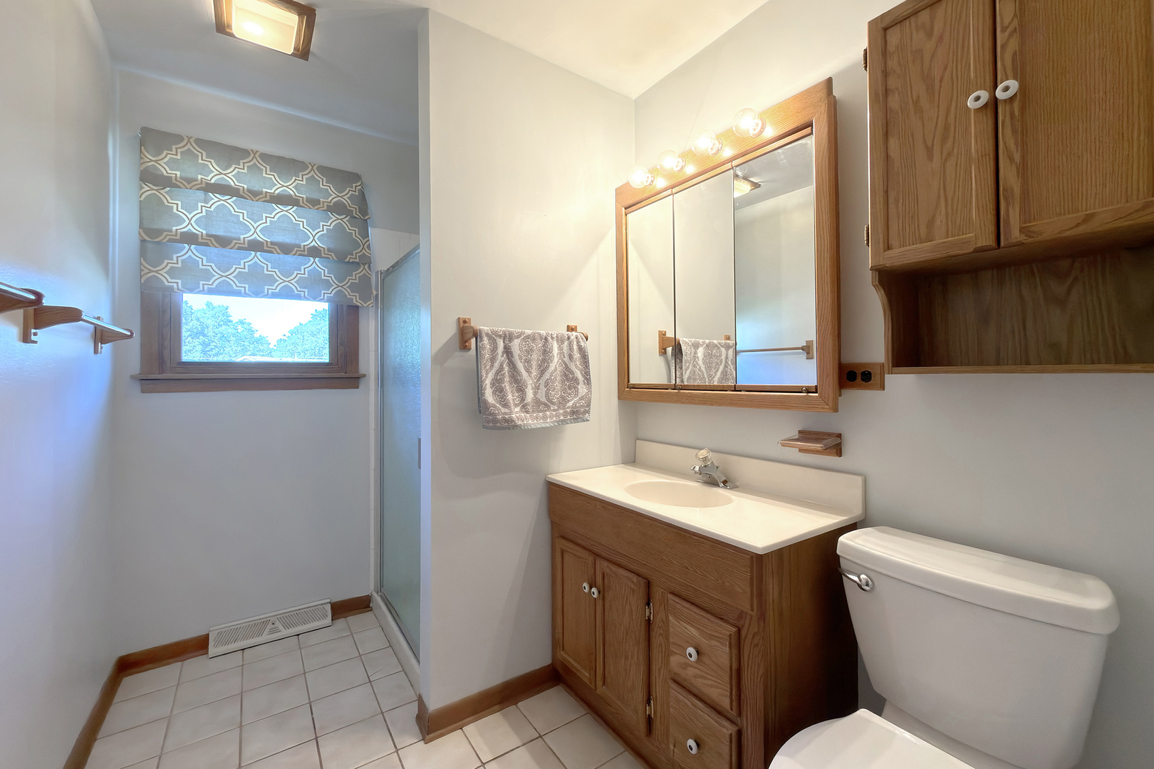 2022 E Woodview Drive Property Photo 29