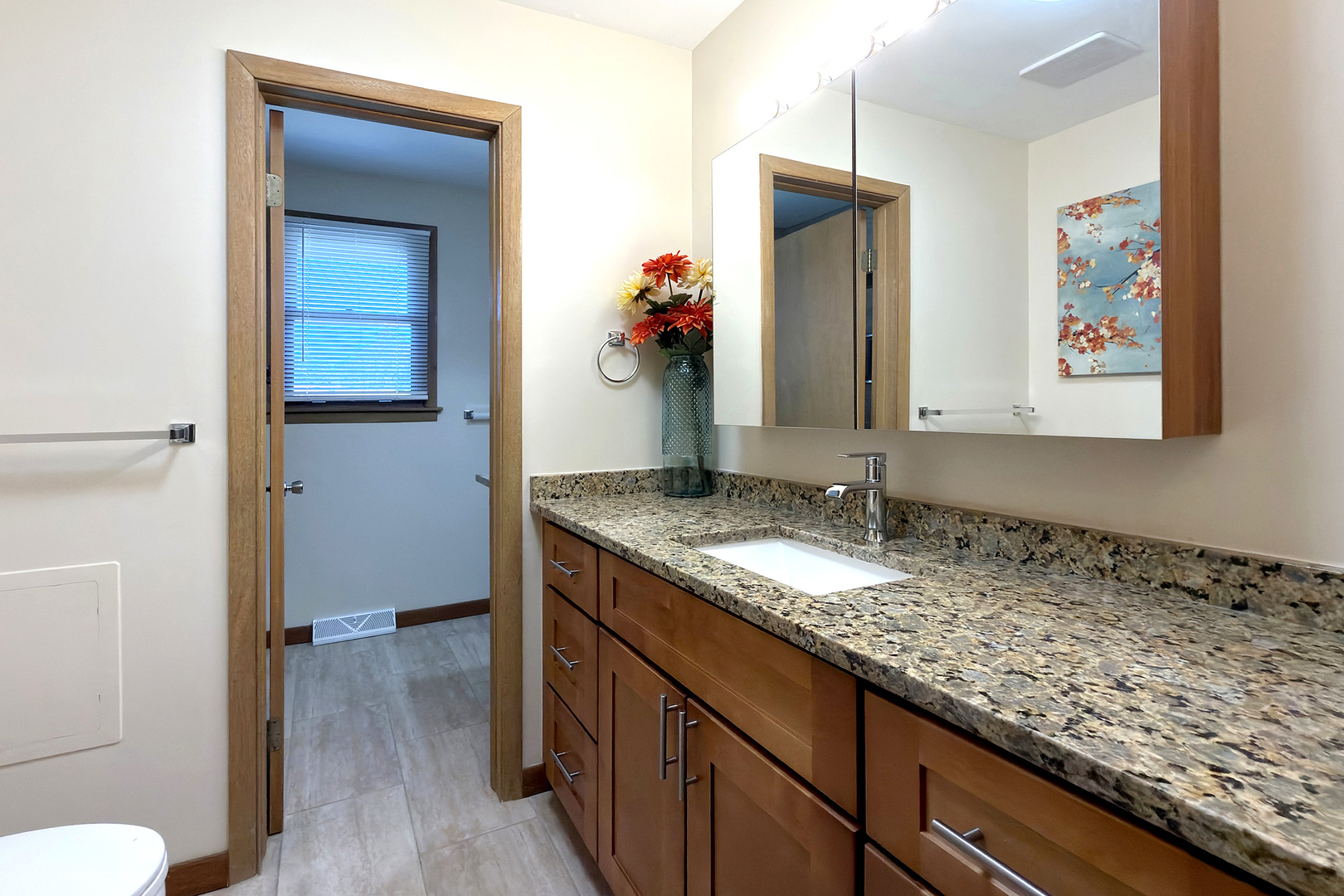 2022 E Woodview Drive Property Photo 31