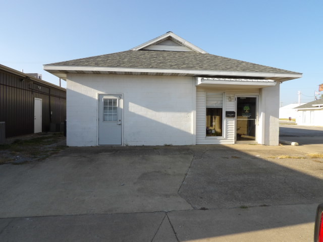 120 S Commercial Street Property Photo 5