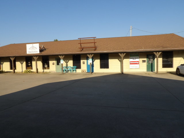 120 S Commercial Street Property Photo 6