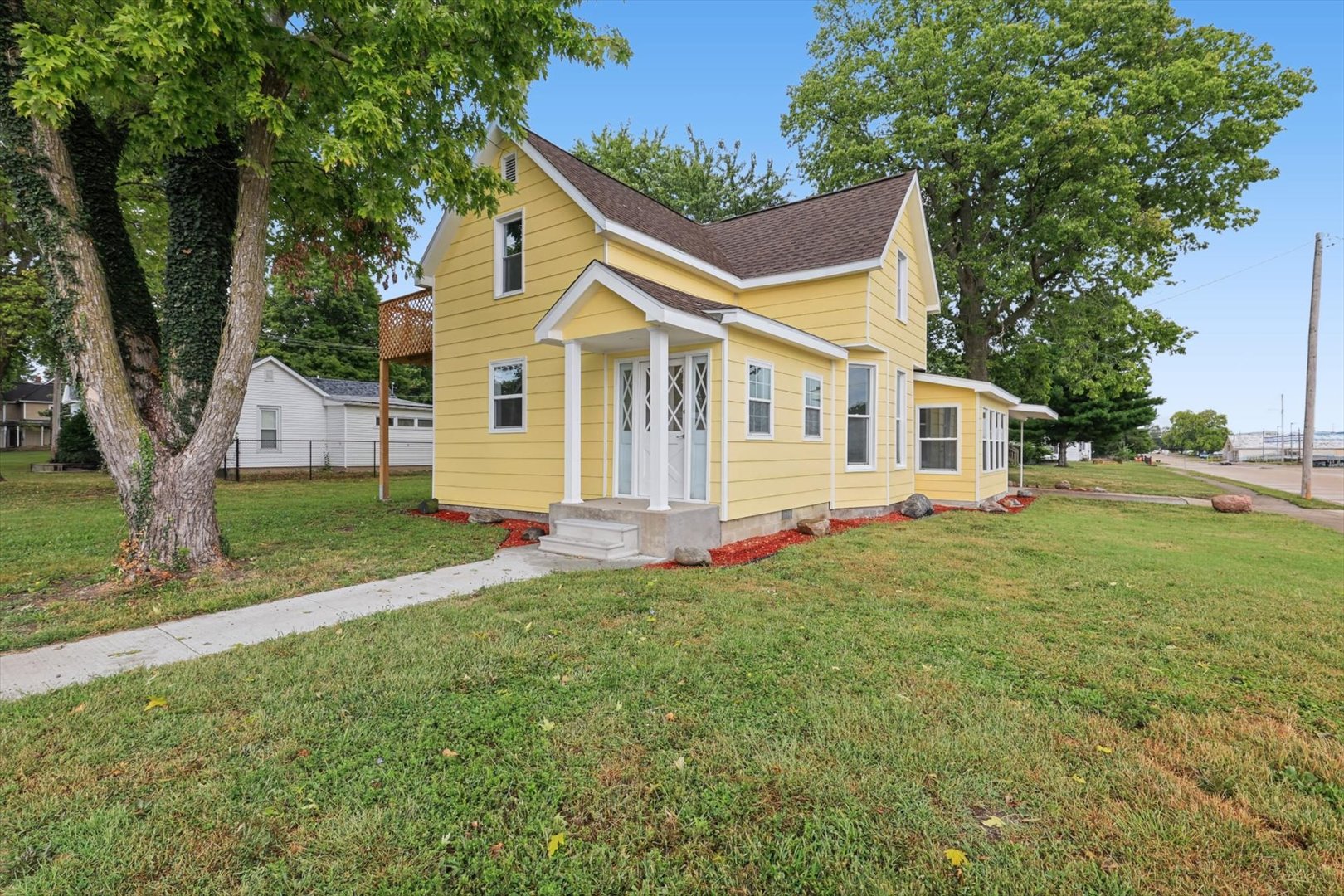 705 S Court Street Property Photo 1