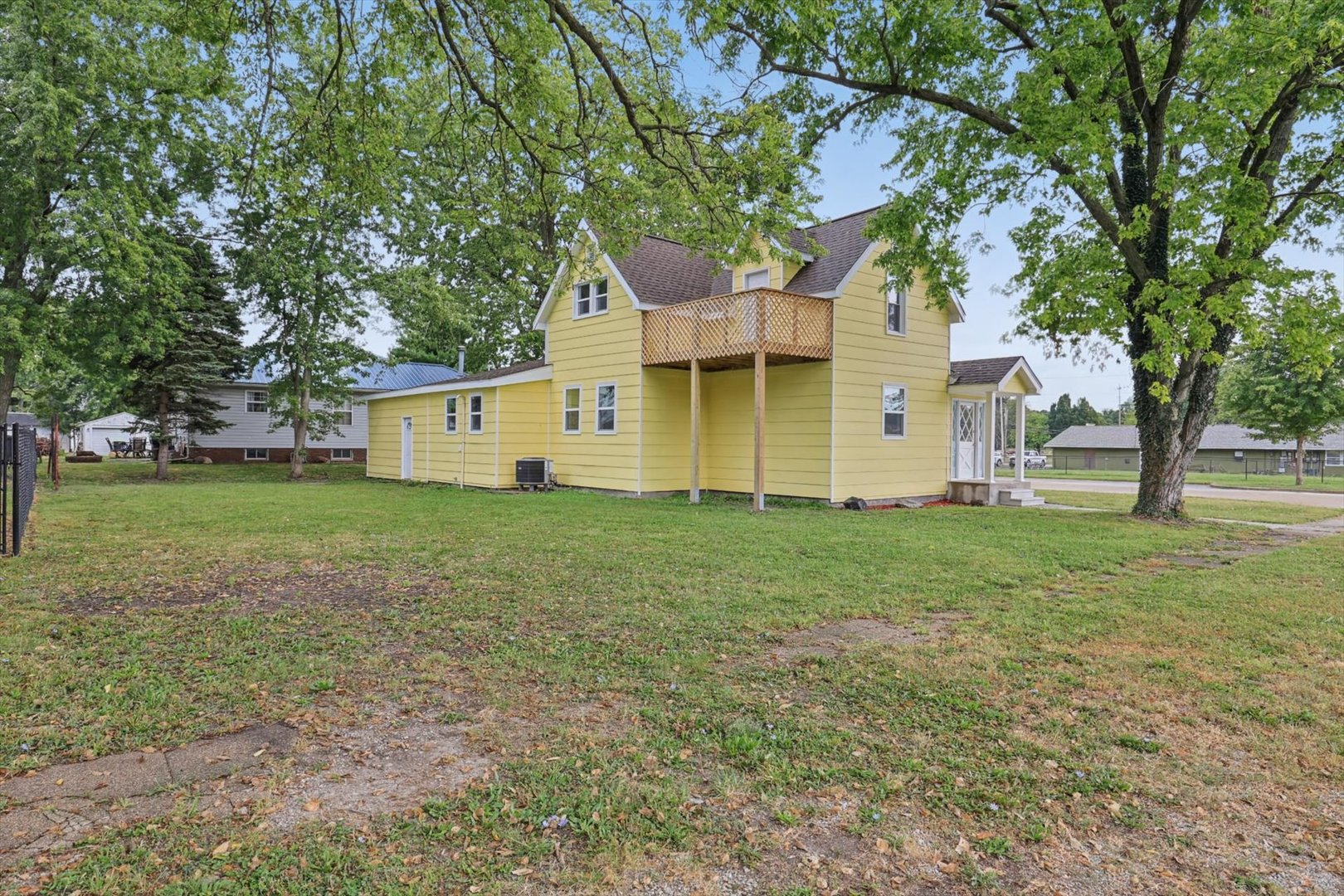 705 S Court Street Property Photo 2