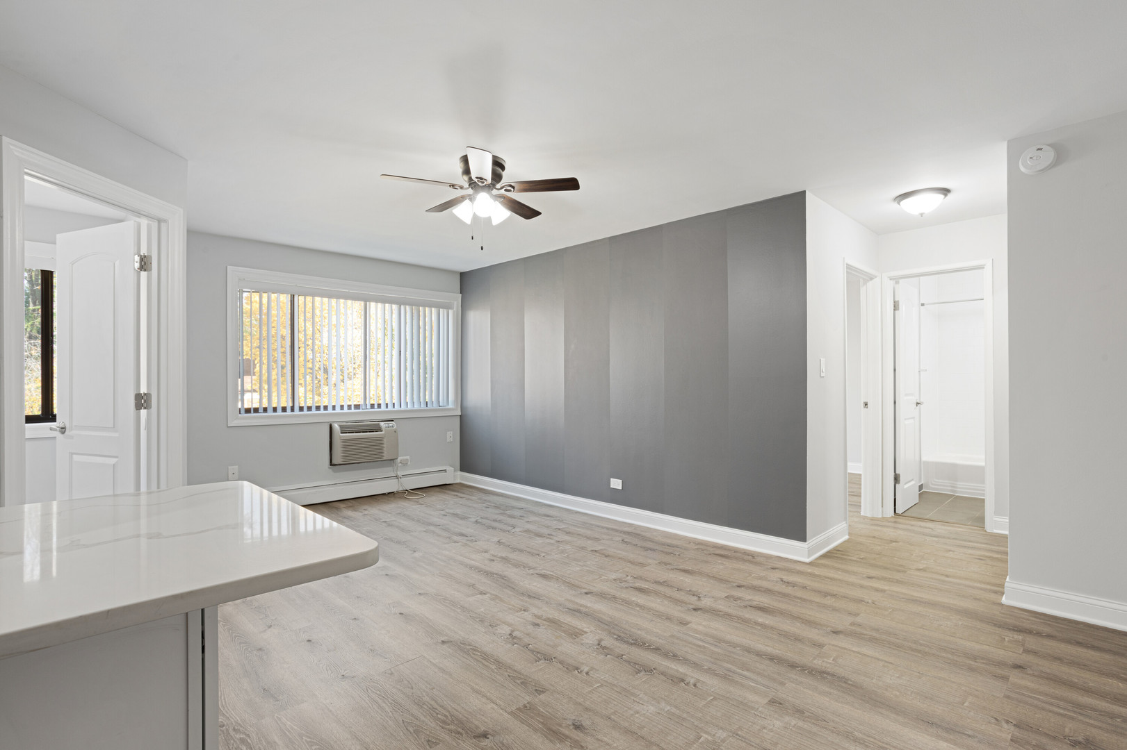 6029 N Winthrop Avenue 401 Property Photo 2