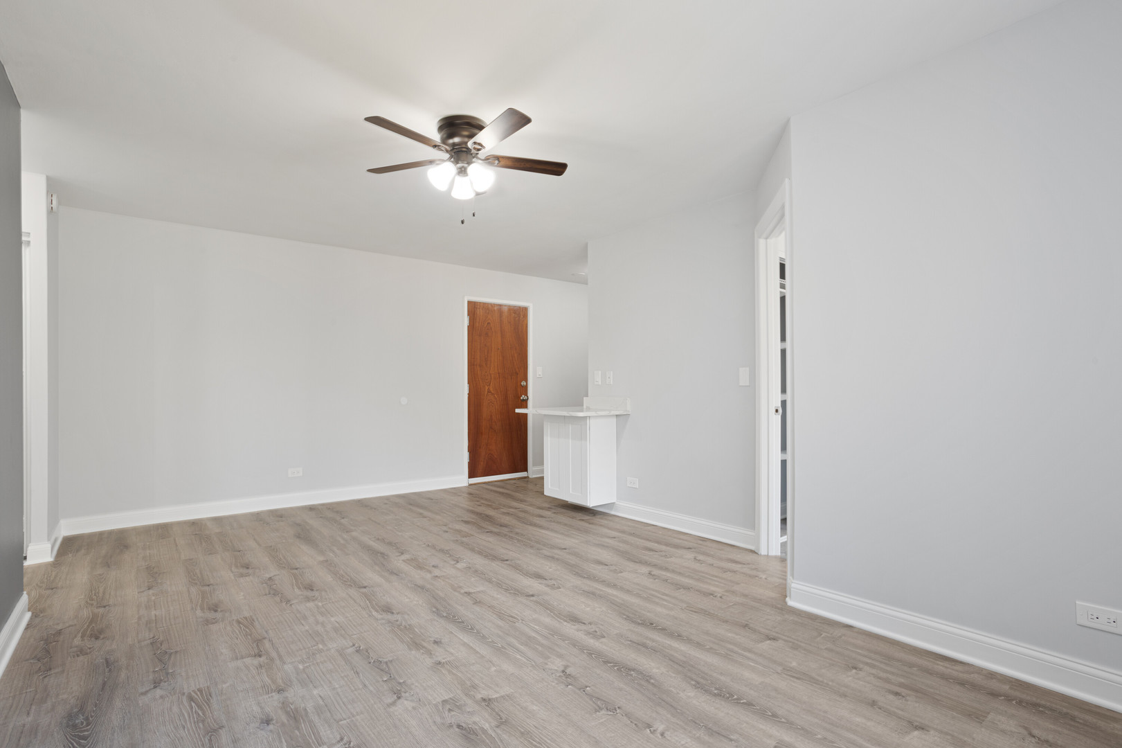6029 N Winthrop Avenue 401 Property Photo 5