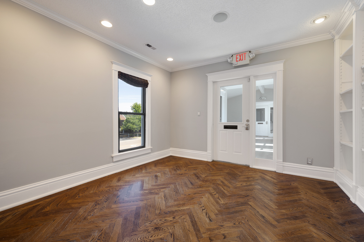 121 N Washington Street Property Photo 4