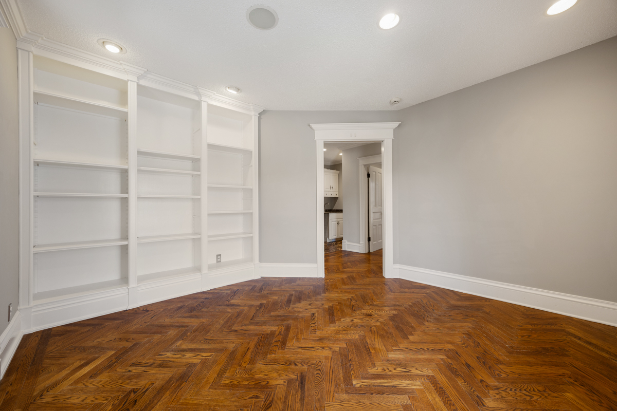 121 N Washington Street Property Photo 5