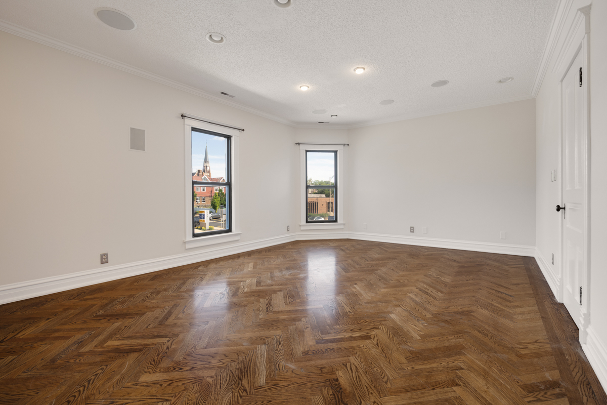 121 N Washington Street Property Photo 6