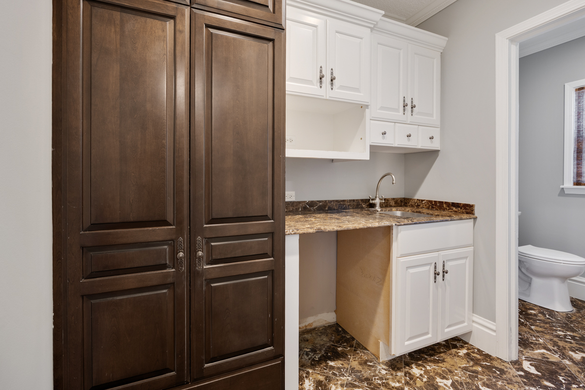 121 N Washington Street Property Photo 8