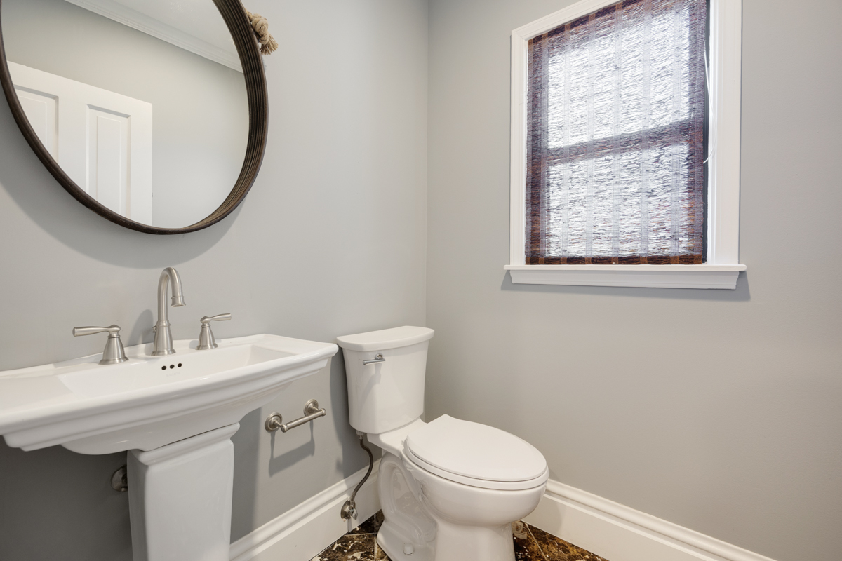 121 N Washington Street Property Photo 9
