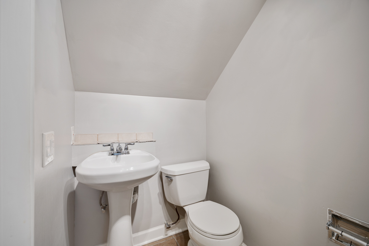 121 N Washington Street Property Photo 15