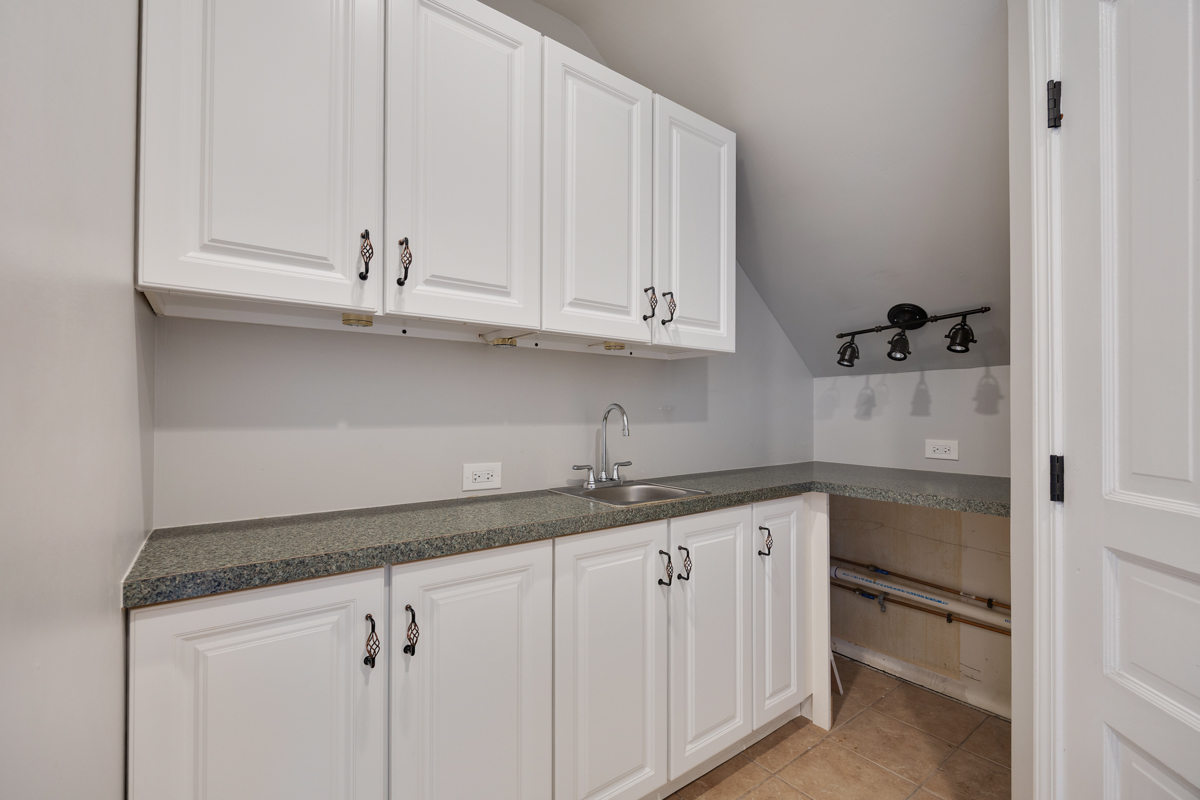 121 N Washington Street Property Photo 16