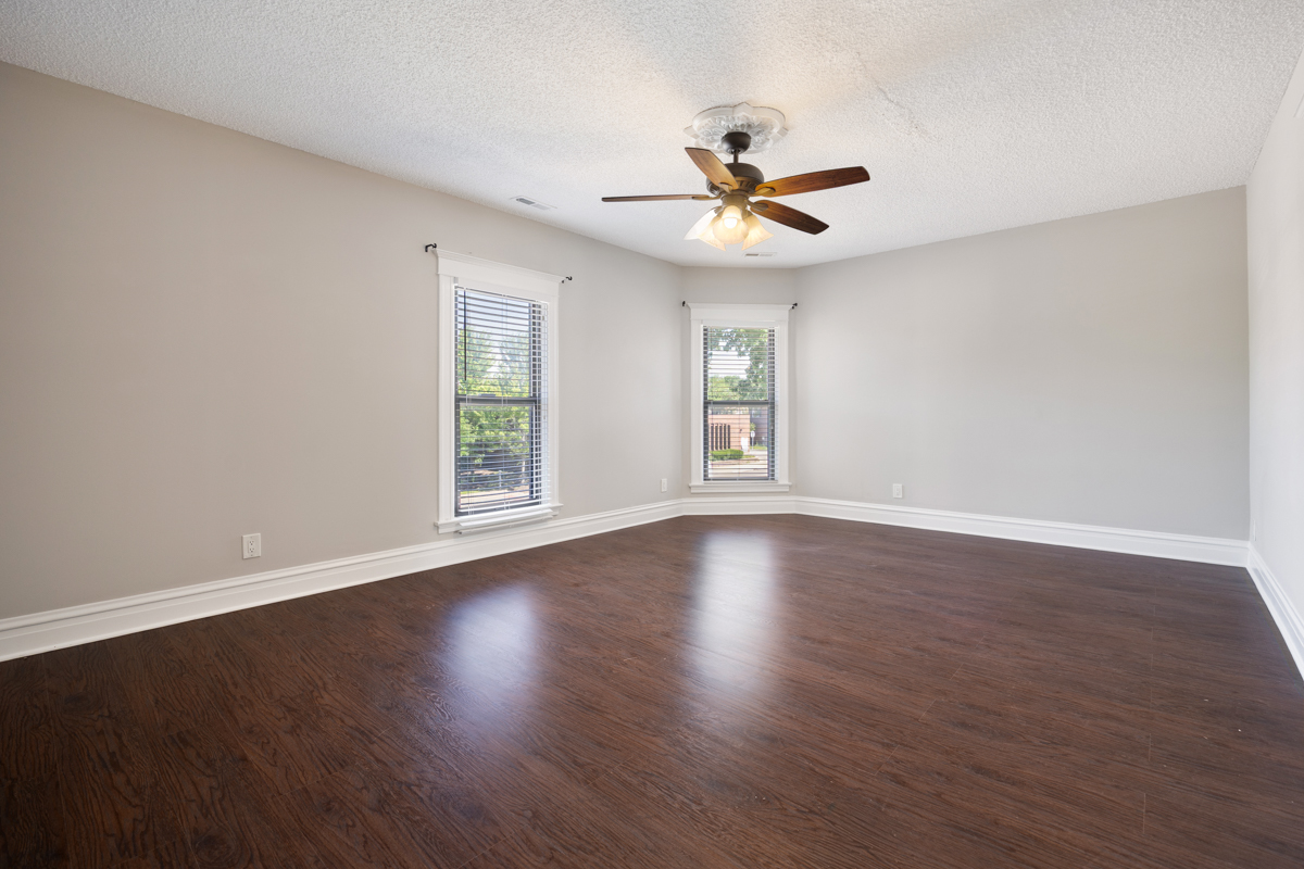 121 N Washington Street Property Photo 17