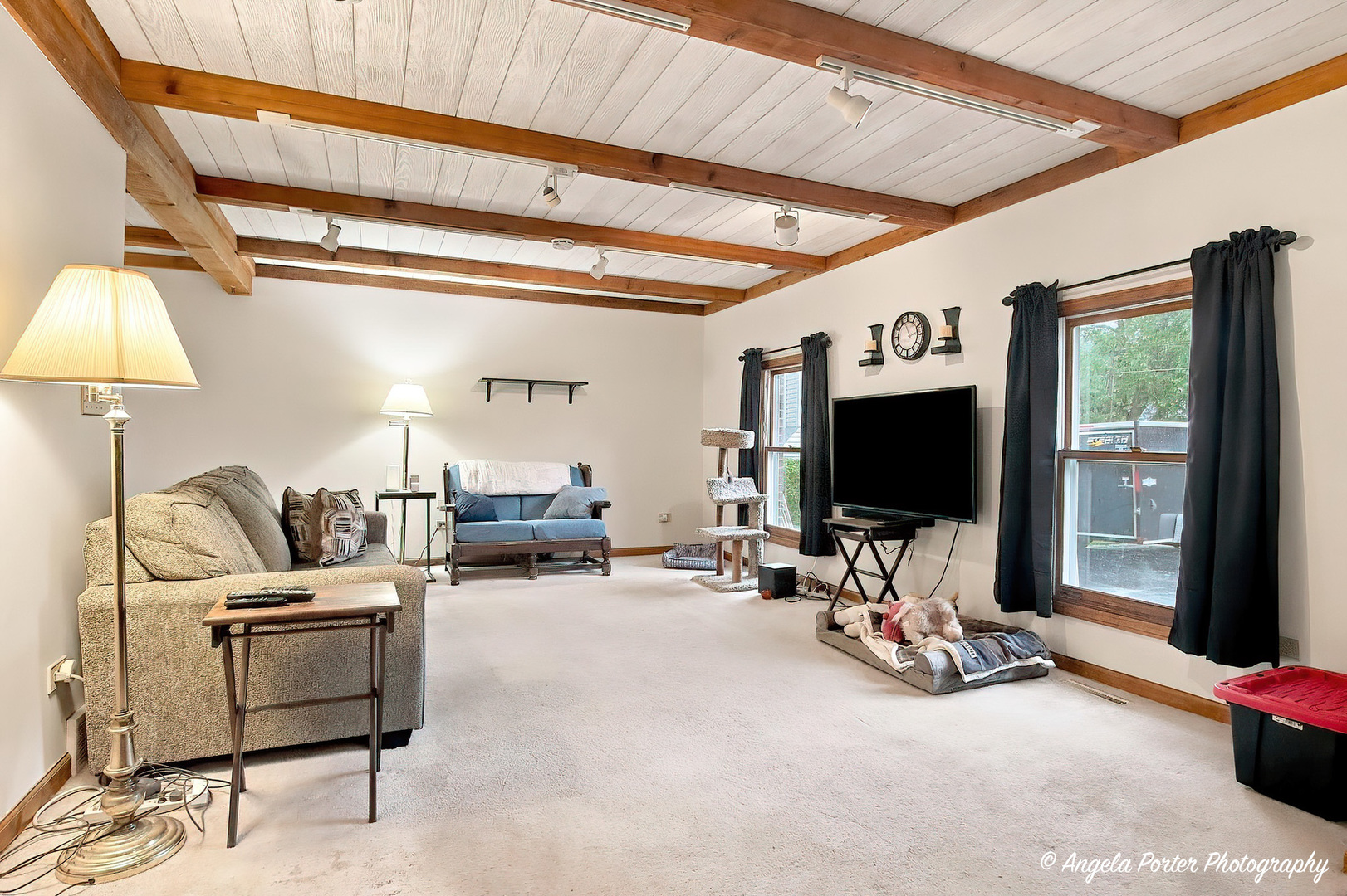 1823 Hazelwood Drive Property Photo 3