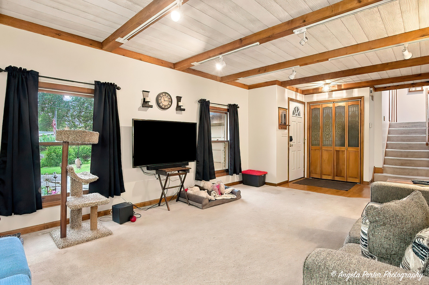 1823 Hazelwood Drive Property Photo 4
