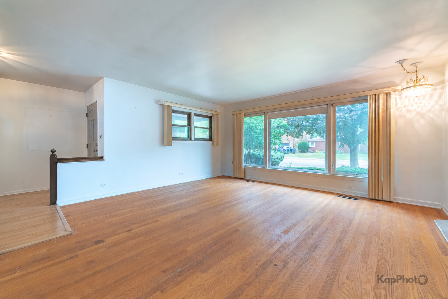 6557 N Christiana Avenue Property Photo 4