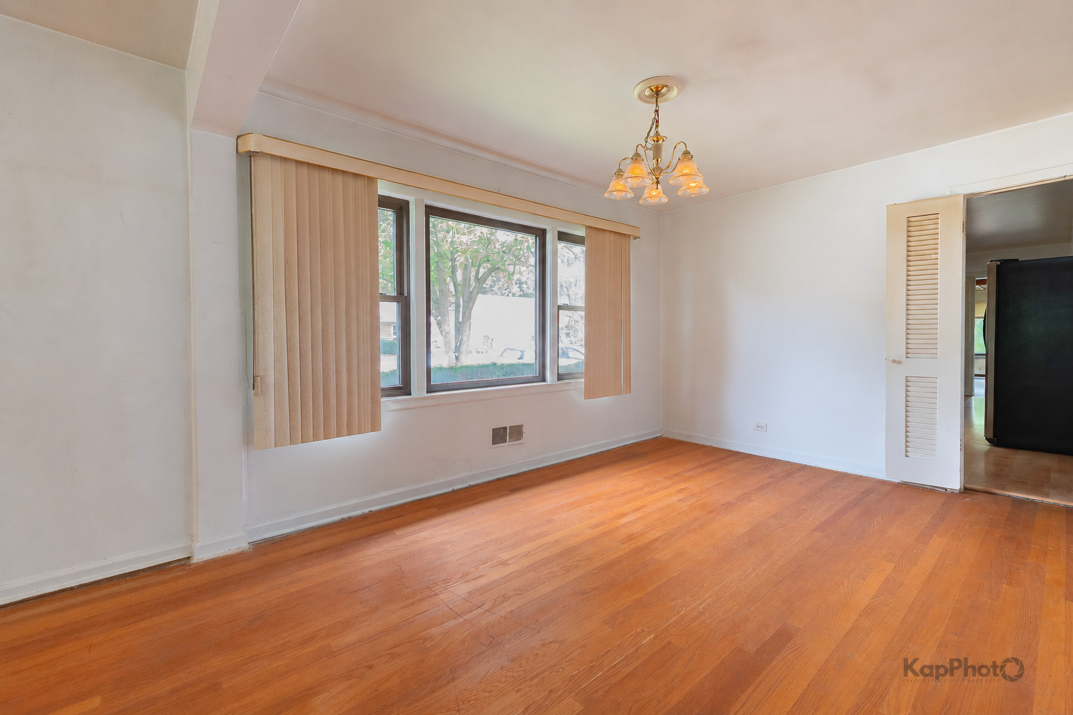 6557 N Christiana Avenue Property Photo 6