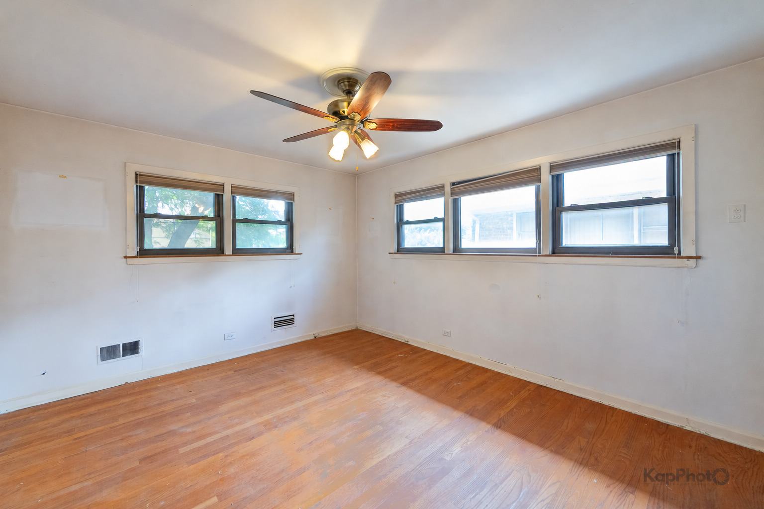 6557 N Christiana Avenue Property Photo 13