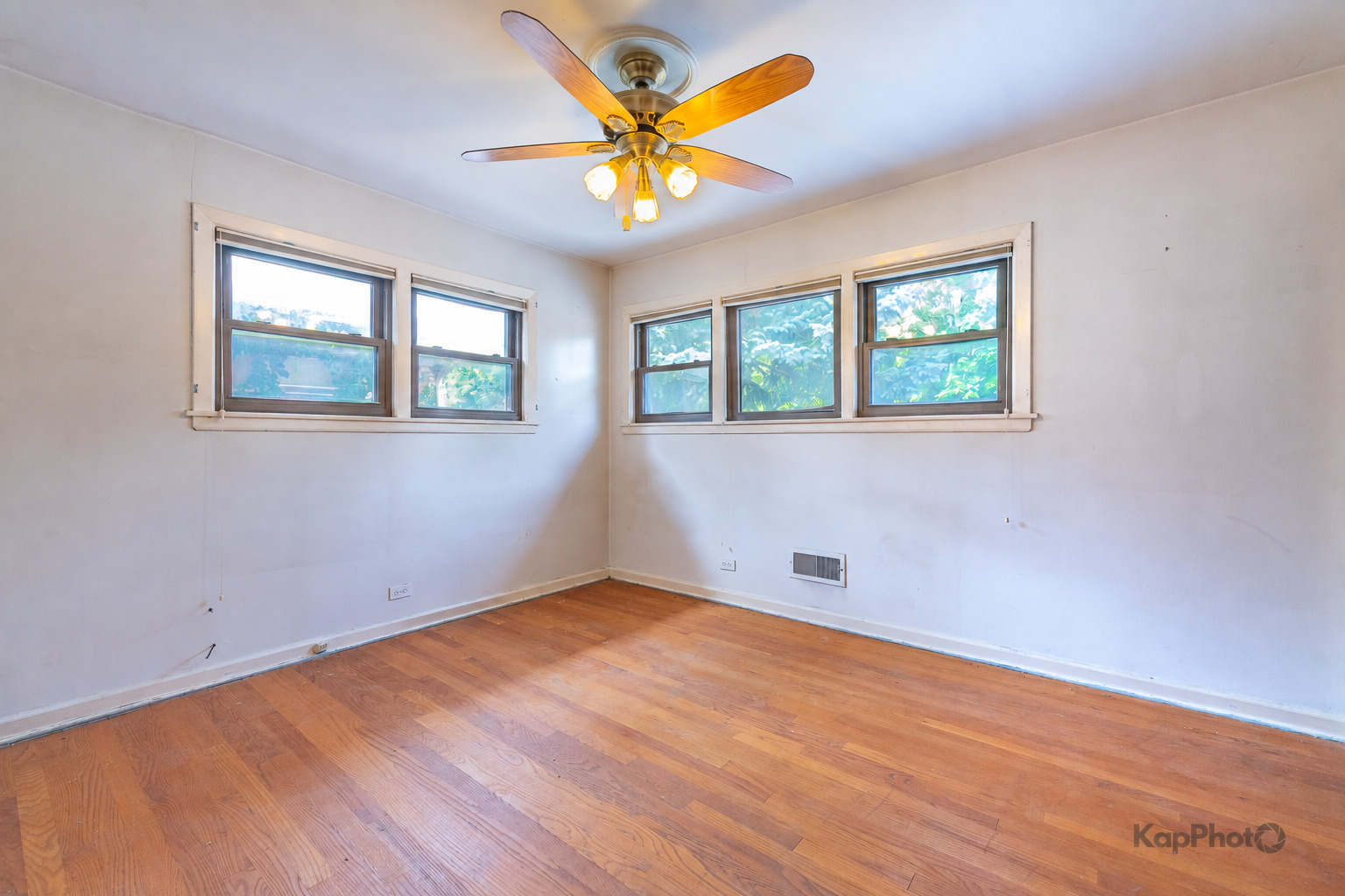 6557 N Christiana Avenue Property Photo 15