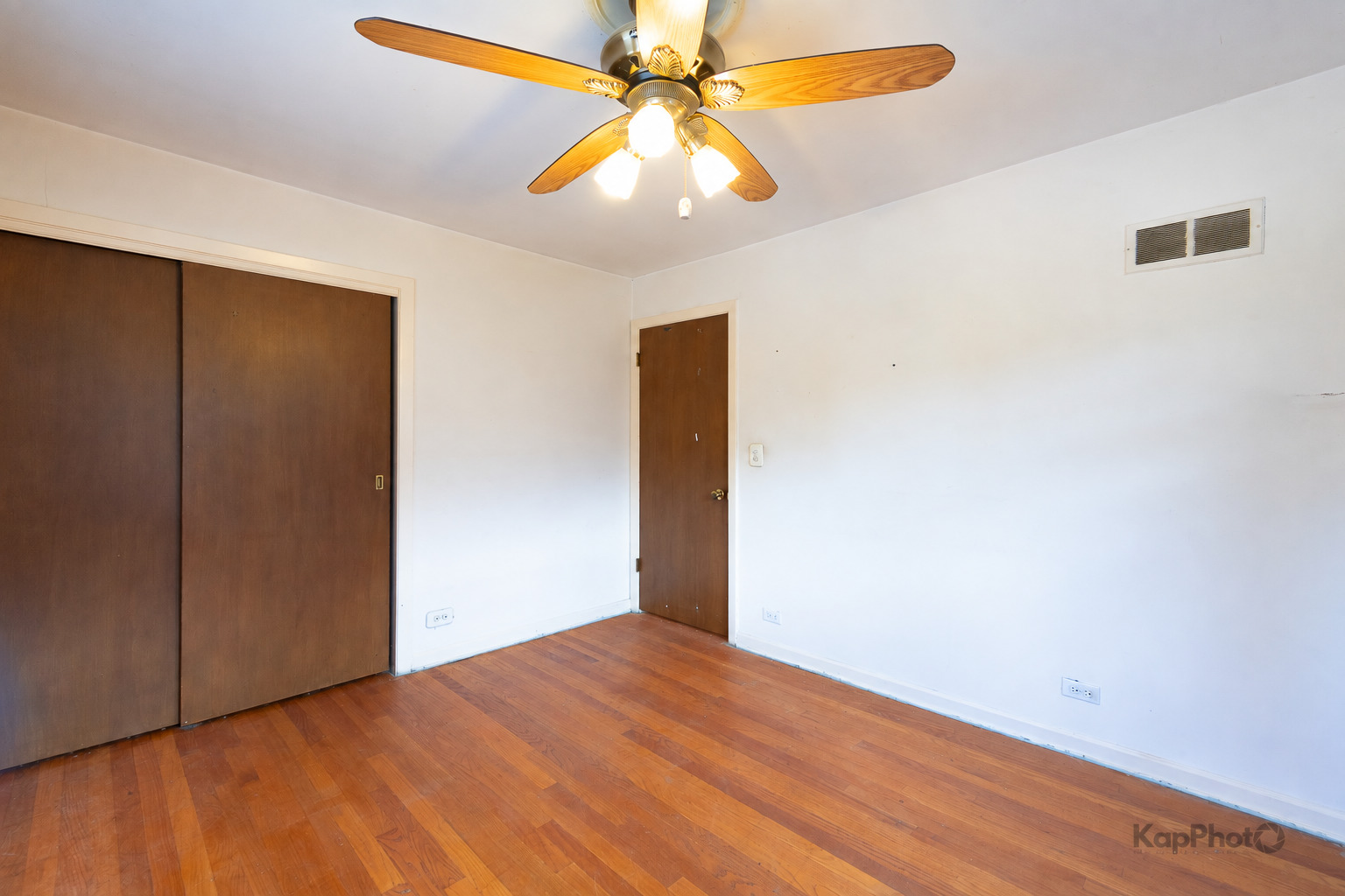 6557 N Christiana Avenue Property Photo 16