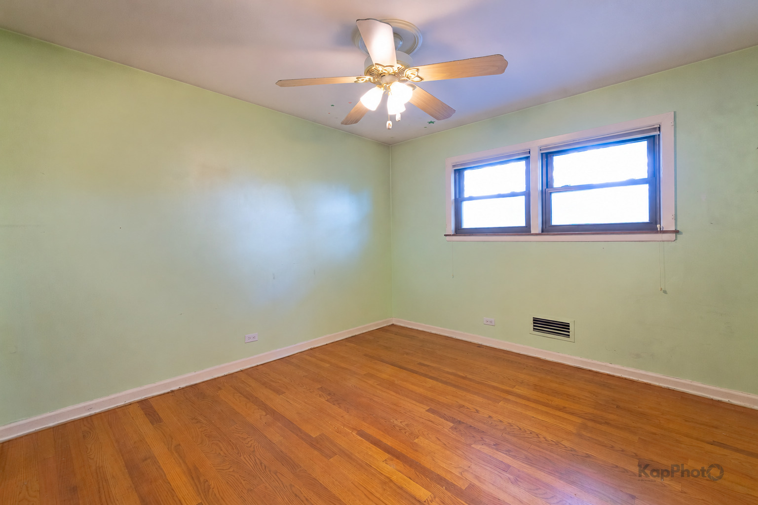 6557 N Christiana Avenue Property Photo 17