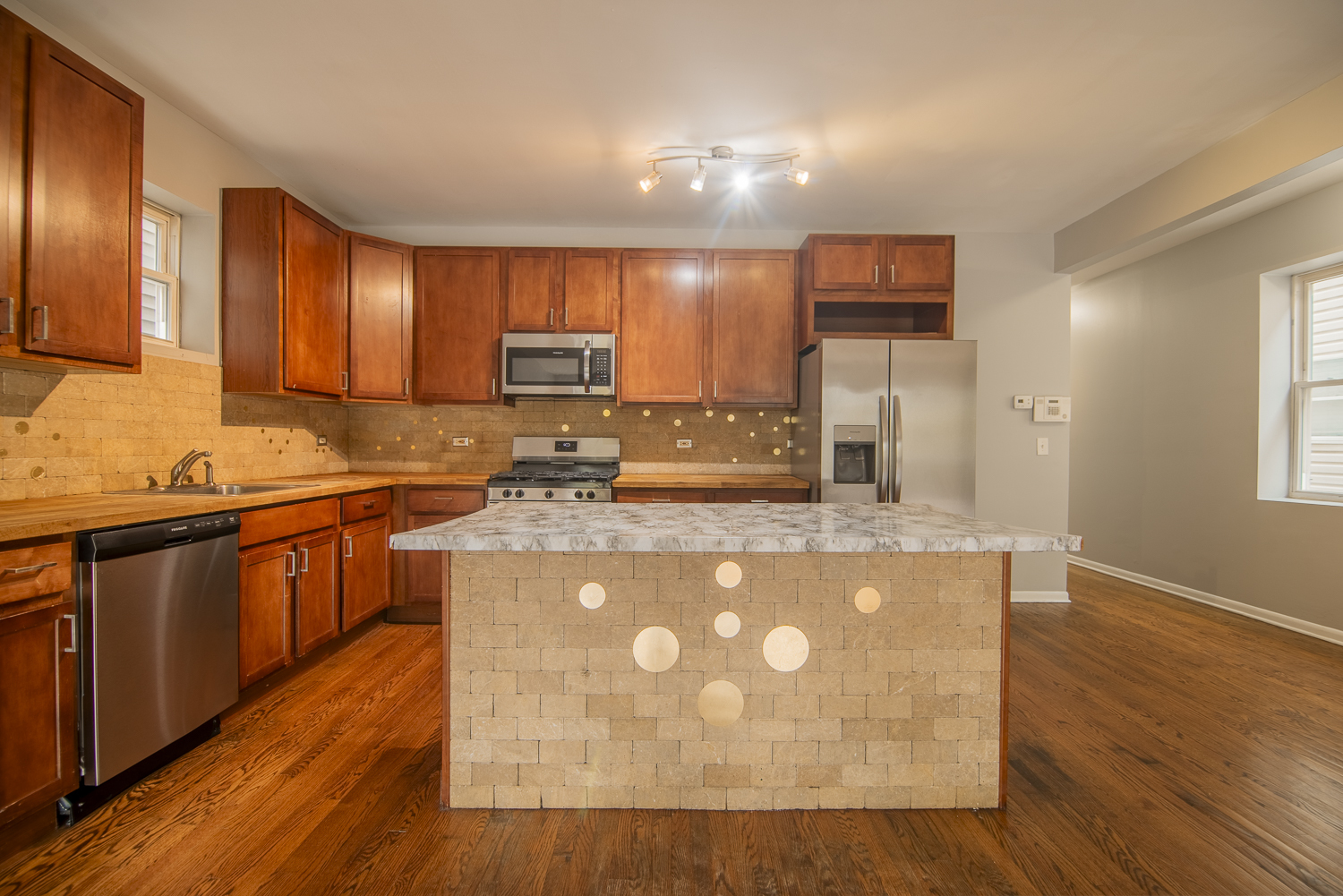 2328 W Washington Boulevard 1 Property Photo 6
