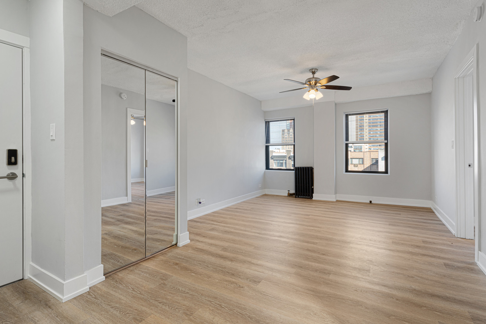 6026 N Winthrop Avenue 6f Property Photo 2