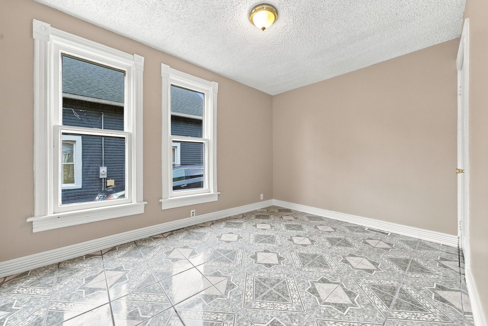 840 Douglas Avenue Property Photo 11