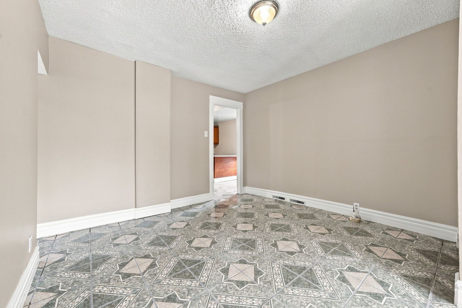 840 Douglas Avenue Property Photo 15