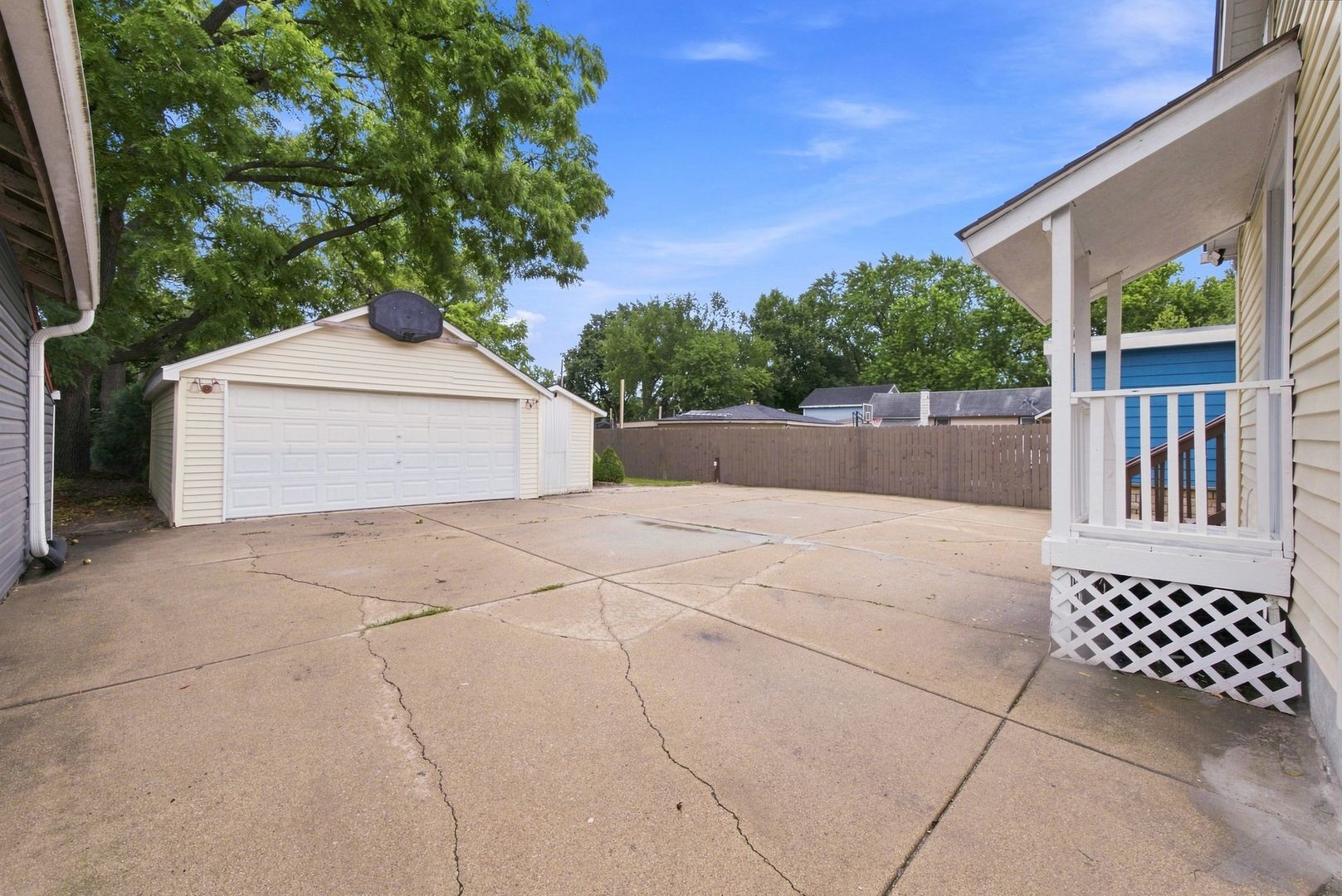 840 Douglas Avenue Property Photo 33